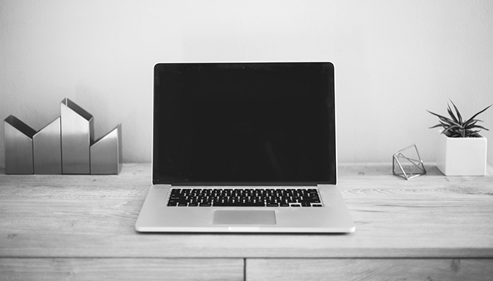 Escritorio con portátil