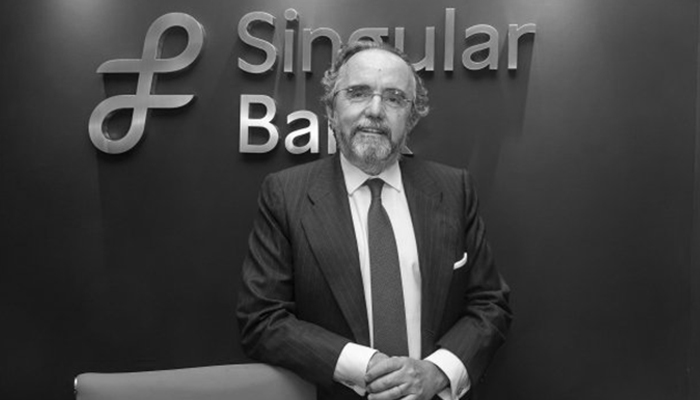 Luis Moreno en las oficinas de Singular Bank