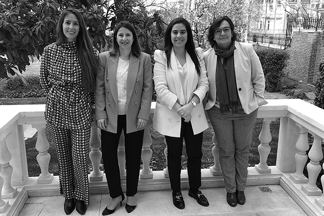 Mónica funds people